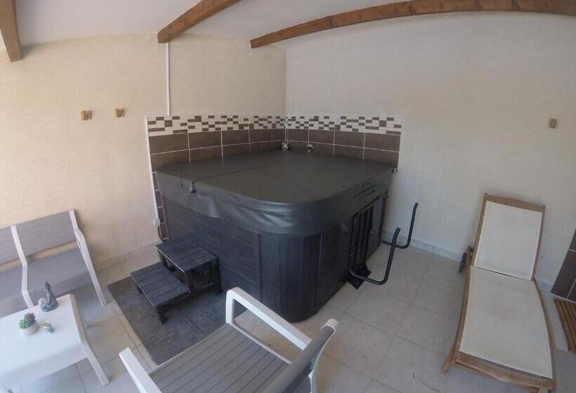 تختخواب و صبحانه Aux Portes De La Camargue