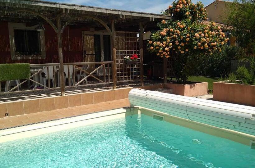 تختخواب و صبحانه Aux Portes De La Camargue