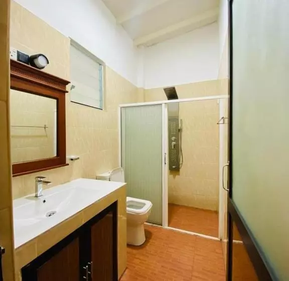 Aamiaismajoitus (B&B) Tharumini Villa