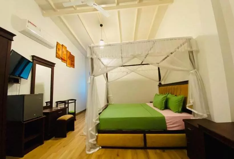 Aamiaismajoitus (B&B) Tharumini Villa