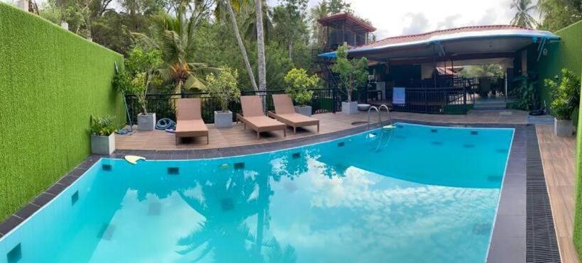 住宿加早餐  Tharumini Villa