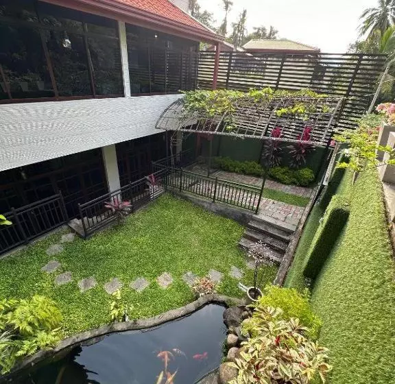 Aamiaismajoitus (B&B) Tharumini Villa