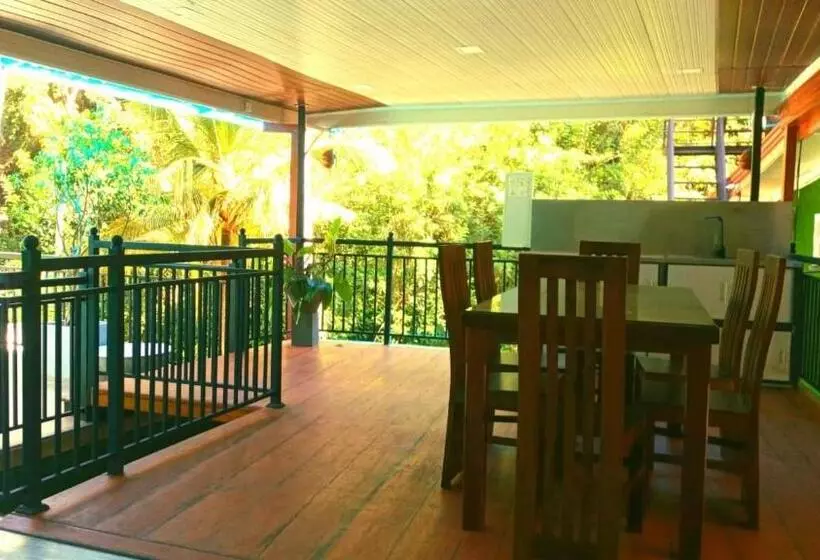 Aamiaismajoitus (B&B) Tharumini Villa