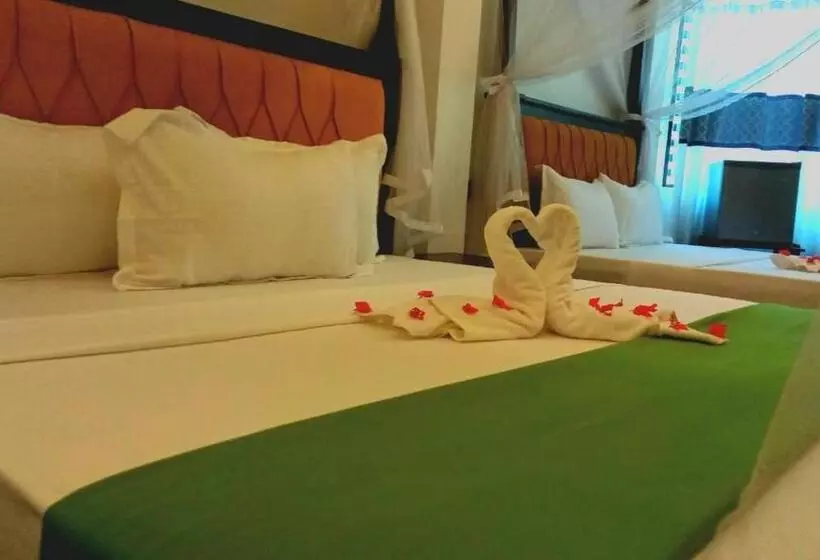 Aamiaismajoitus (B&B) Tharumini Villa