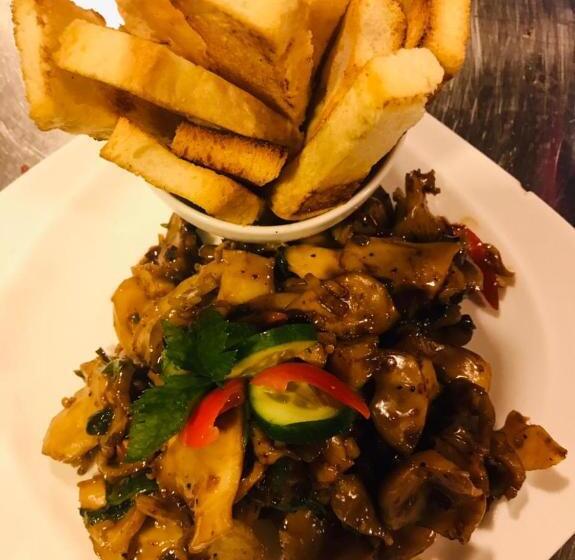 住宿加早餐  Tharumini Villa