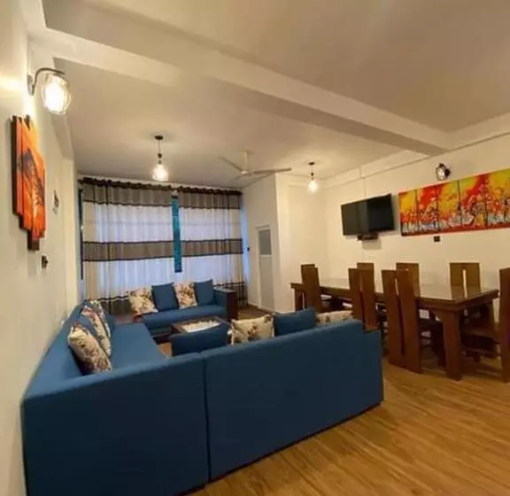 Aamiaismajoitus (B&B) Tharumini Villa