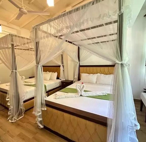 Aamiaismajoitus (B&B) Tharumini Villa