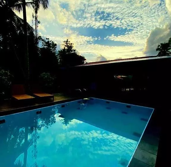 Aamiaismajoitus (B&B) Tharumini Villa