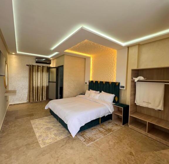 Pensión Billionaire