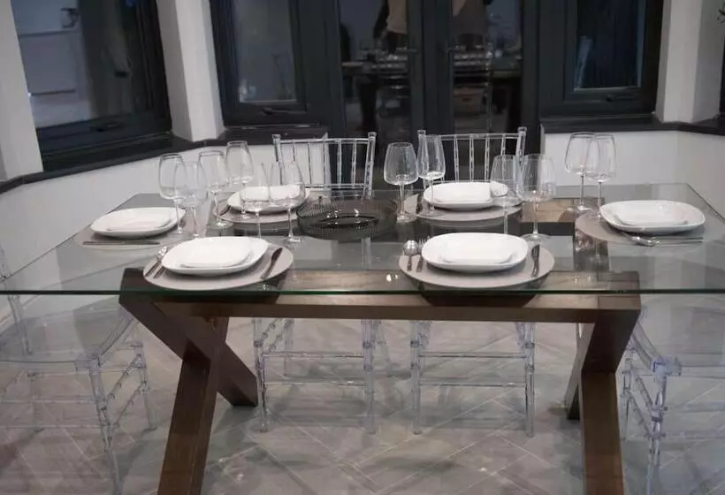 Majatalo Luxury Kingsize Room In London