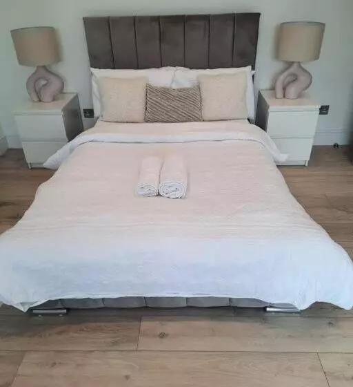 Majatalo Luxury Kingsize Room In London