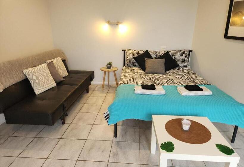 ペンション Self Contained Guesthouse For 7ppl, W Pool