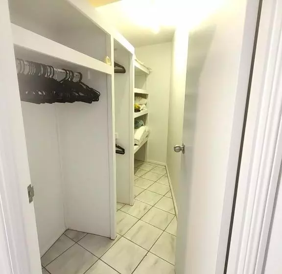 ペンション Self Contained Guesthouse For 7ppl, W Pool