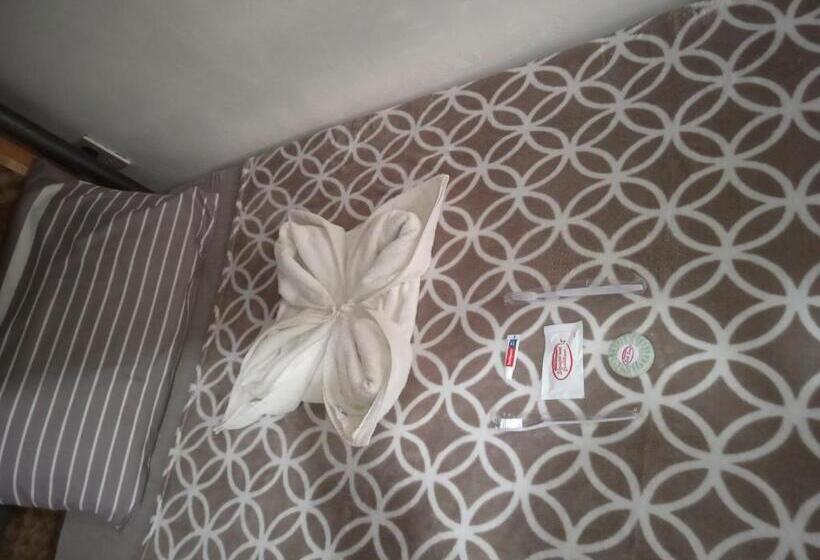 צימר Affordable Bedspacer Good For 8 With Breakfast