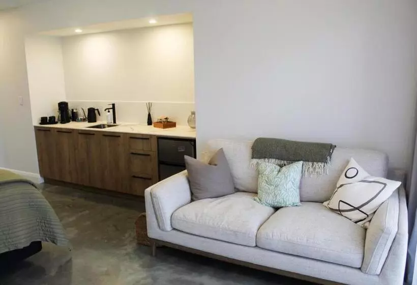 Aamiaismajoitus (B&B) Ahuru House