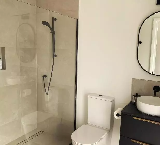 Aamiaismajoitus (B&B) Ahuru House