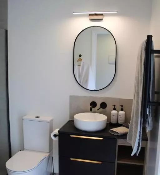 Aamiaismajoitus (B&B) Ahuru House