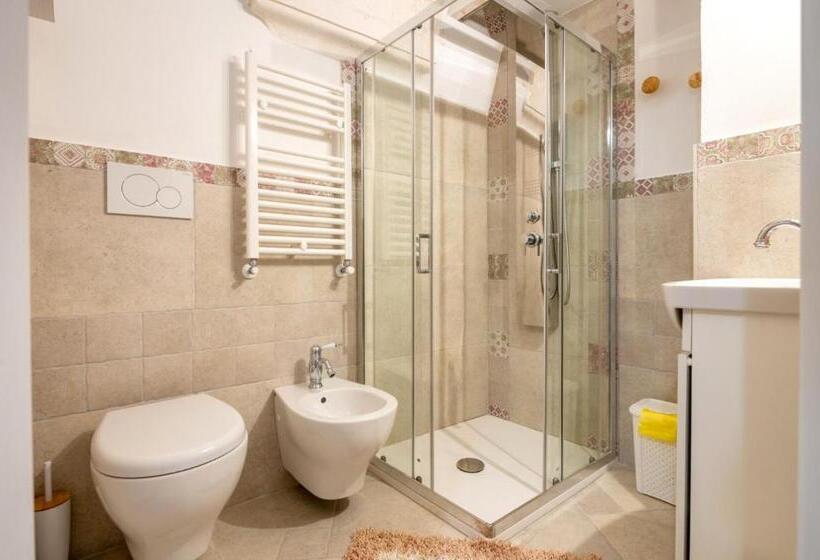 تختخواب و صبحانه La Pietra Del Duca