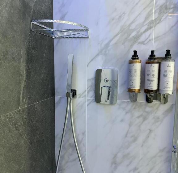 تختخواب و صبحانه Le Suite Piazza Nuova