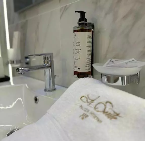 تختخواب و صبحانه Le Suite Piazza Nuova