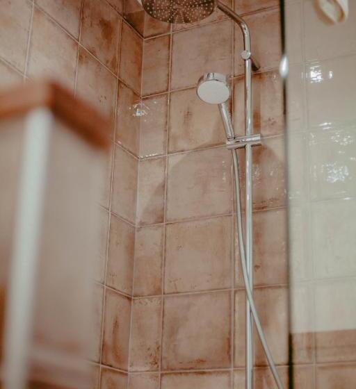 هتل Hostal Restaurant Mussons Vins