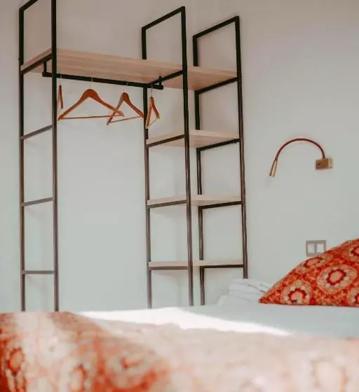 Hotelli Hostal Restaurant Mussons Vins