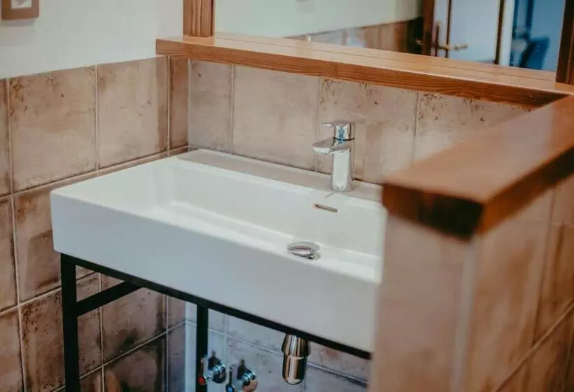 Hotelli Hostal Restaurant Mussons Vins