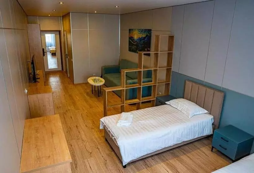 ホテル Fly Apartment