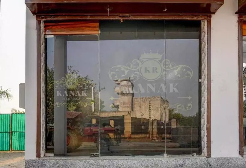 ホテル Oyo Kanak Residency