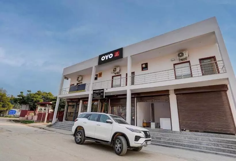 ホテル Oyo Kanak Residency