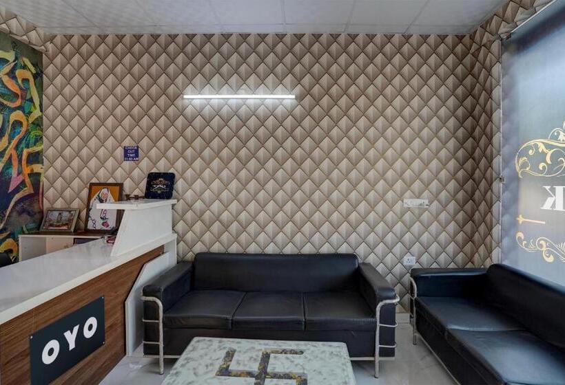 בית מלון כפרי Oyo Kanak Residency