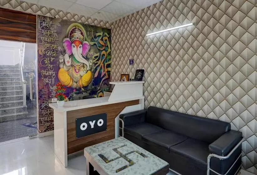 ホテル Oyo Kanak Residency