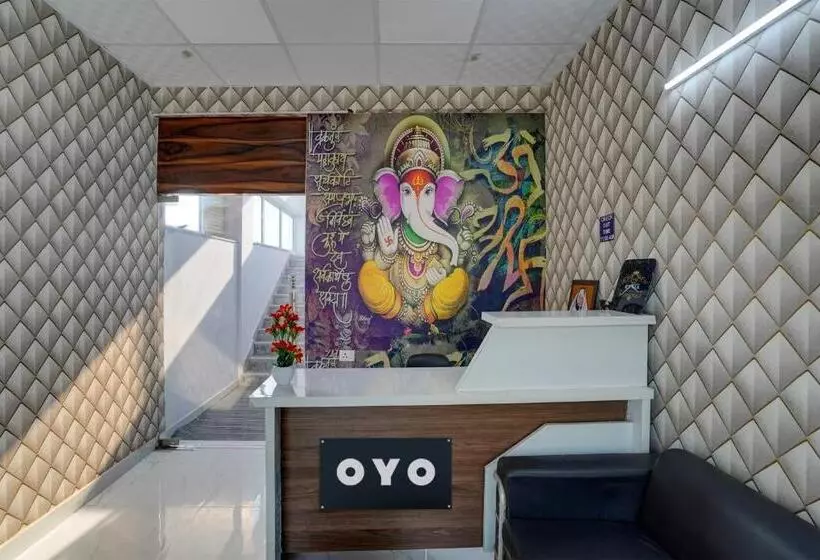 ホテル Oyo Kanak Residency