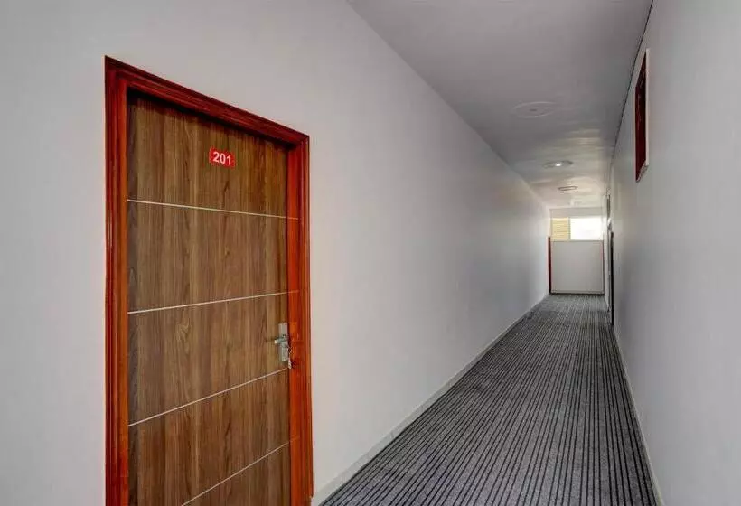 ホテル Oyo Kanak Residency