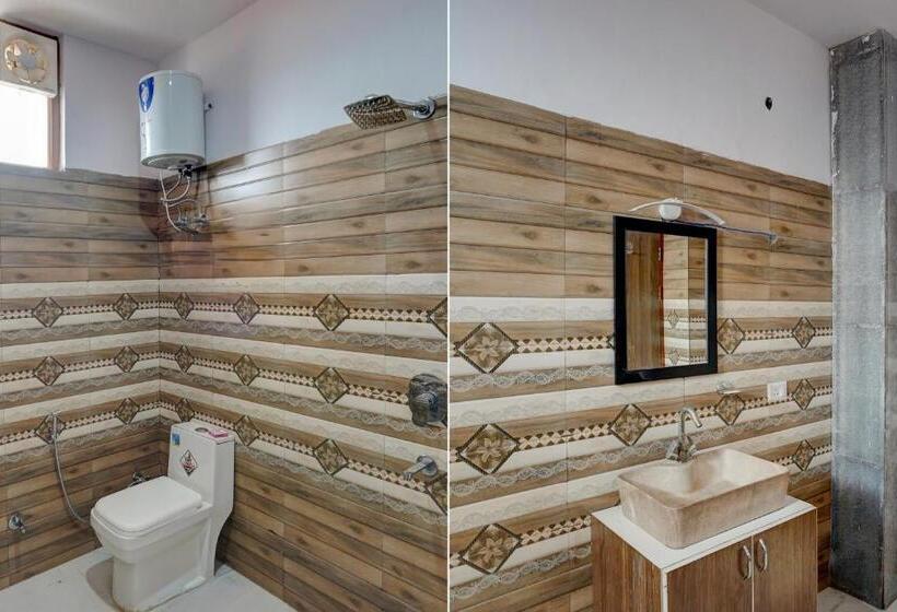 בית מלון כפרי Oyo Kanak Residency