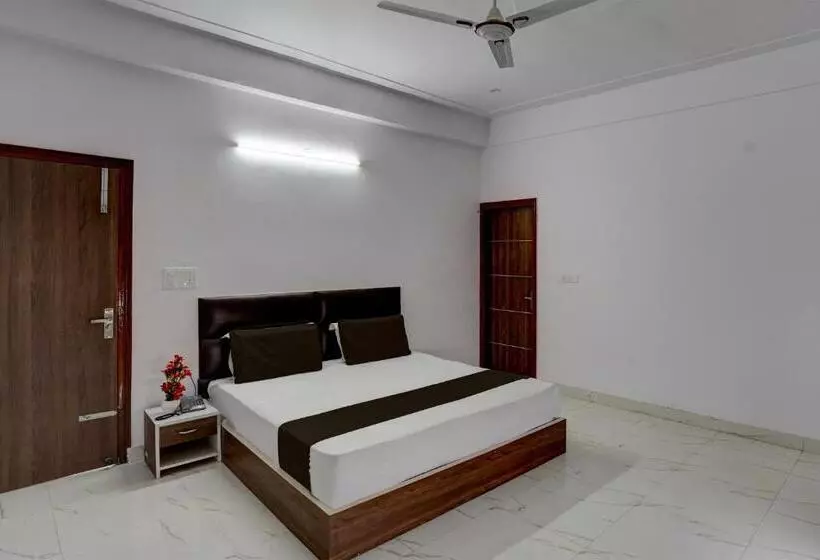 ホテル Oyo Kanak Residency