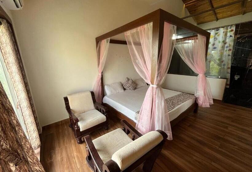 هتل Unique Resort And Restaurant