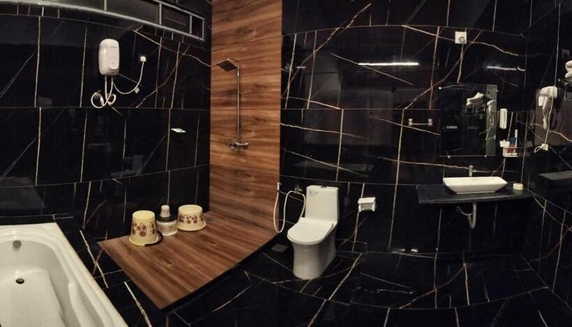 هتل Unique Resort And Restaurant