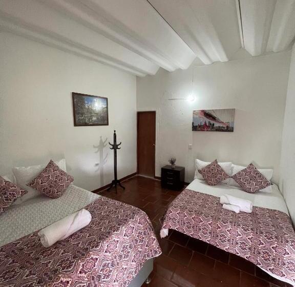 پانسیون Hostal Greenlandomesa