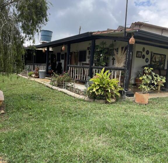 پانسیون Hostal Greenlandomesa