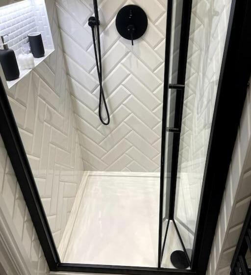 Pensionat Private Access Double Ensuite Room   Ground Floor