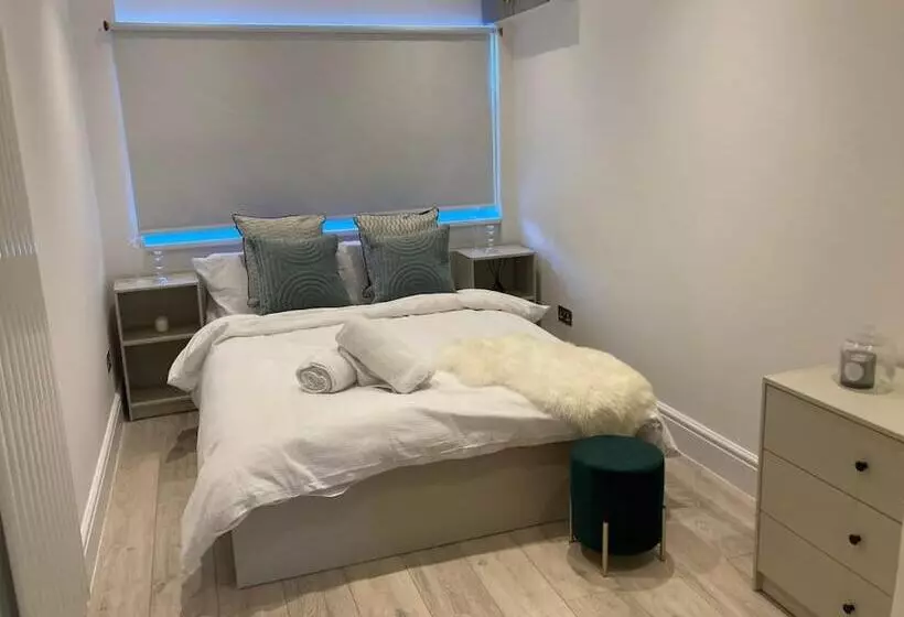 ペンション Private Access Double Ensuite Room   Ground Floor