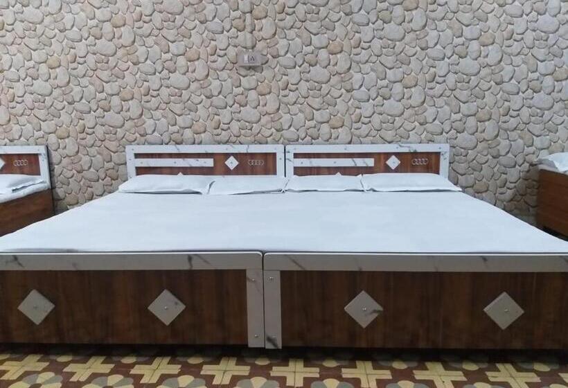 پانسیون Shree Gajanan Guest House