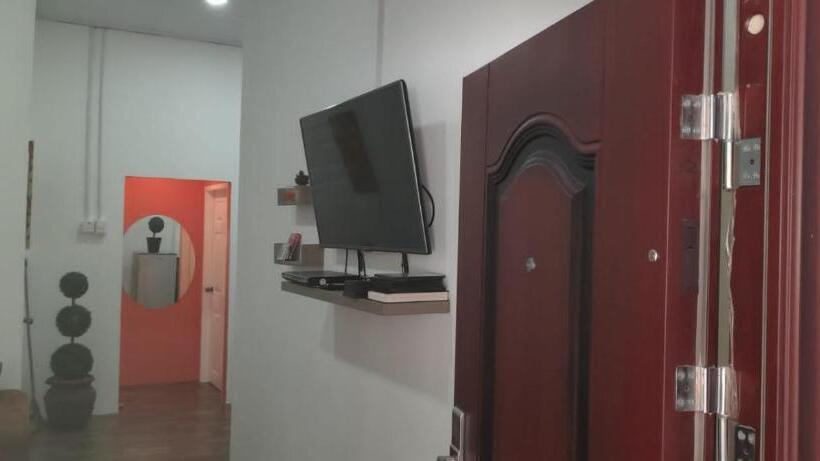 پانسیون Waverunners Guest House