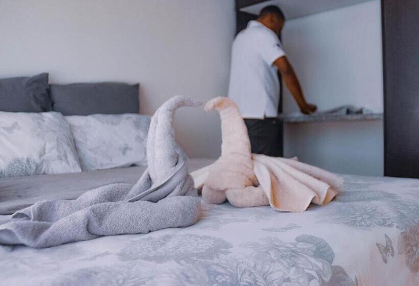 Hotel Alldays Sunset Lodge