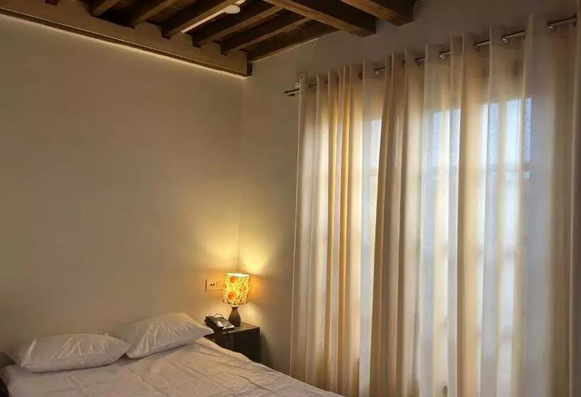 Hotelli Blue Lagoon Villa Pasighat