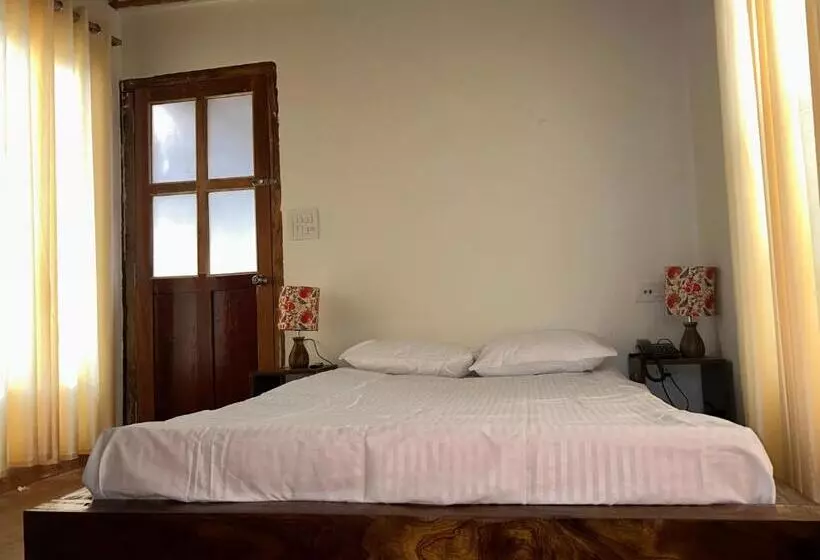 Hotelli Blue Lagoon Villa Pasighat