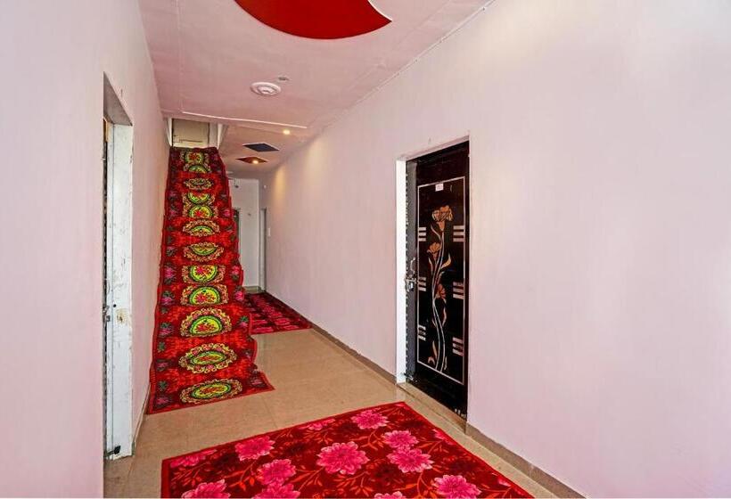 ホテル Oyo The Grand View