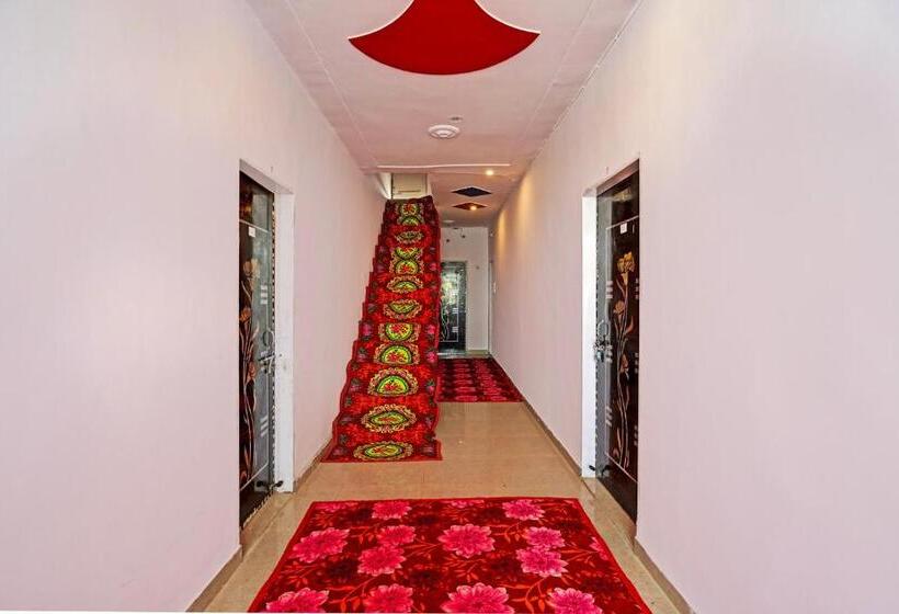 ホテル Oyo The Grand View