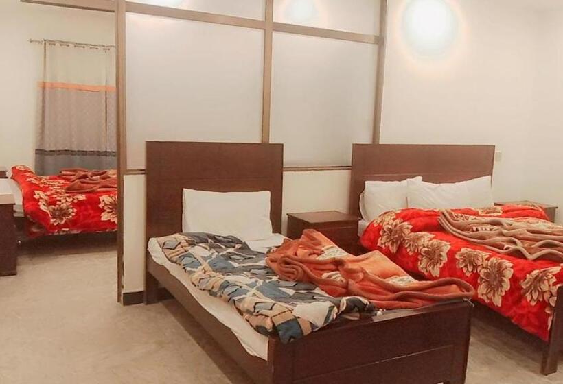 هتل The Lavish Inn